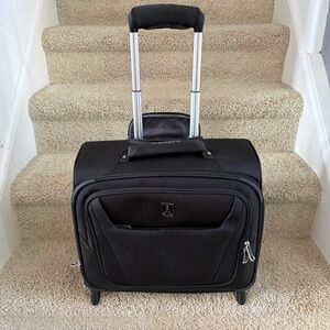 Travelpro Maxlite Collection Black Rolling Suitcase